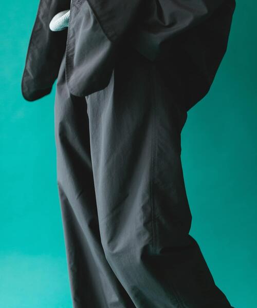 BURLAP OUTFITTER(バーラップアウトフィッター)の「『別注』BURLAP OUTFITTERR×DOORS SUPPLEX NYLON PANTS(その他パンツ・メンズ・チャコールグレー/ブラック・MEDIUM/LARGE/X-LARGE)」の4枚目の写真