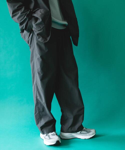 BURLAP OUTFITTER(バーラップアウトフィッター)の「『別注』BURLAP OUTFITTERR×DOORS SUPPLEX NYLON PANTS(その他パンツ・メンズ・チャコールグレー/ブラック・MEDIUM/LARGE/X-LARGE)」の7枚目の写真