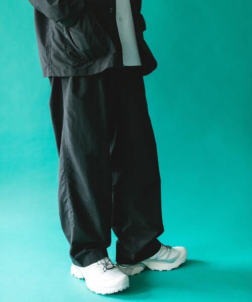 BURLAP OUTFITTER(バーラップアウトフィッター)の「『別注』BURLAP OUTFITTERR×DOORS SUPPLEX NYLON PANTS(その他パンツ・メンズ・チャコールグレー/ブラック・MEDIUM/LARGE/X-LARGE)」の22枚目の写真