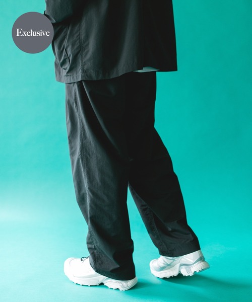 BURLAP OUTFITTER(バーラップアウトフィッター)の「『別注』BURLAP OUTFITTERR×DOORS SUPPLEX NYLON PANTS(その他パンツ・メンズ・チャコールグレー/ブラック・MEDIUM/LARGE/X-LARGE)」の1枚目の写真