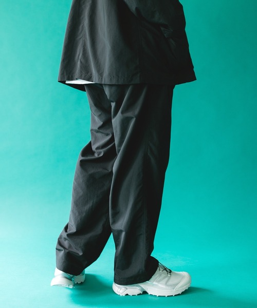 BURLAP OUTFITTER(バーラップアウトフィッター)の「『別注』BURLAP OUTFITTERR×DOORS SUPPLEX NYLON PANTS(その他パンツ・メンズ・チャコールグレー/ブラック・MEDIUM/LARGE/X-LARGE)」の8枚目の写真