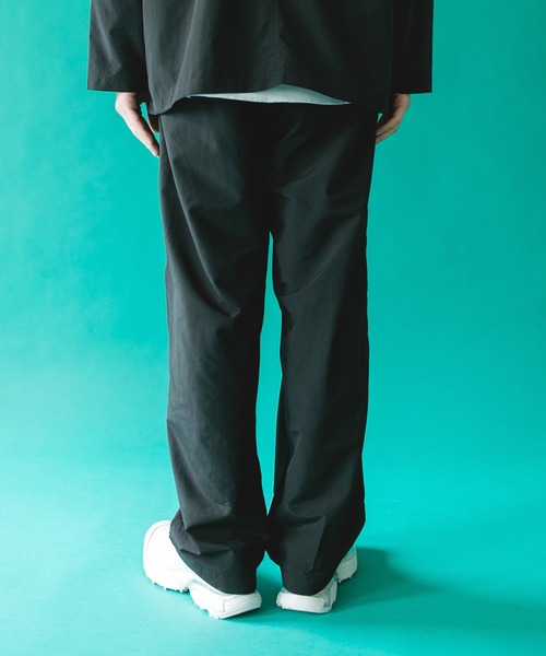 BURLAP OUTFITTER(バーラップアウトフィッター)の「『別注』BURLAP OUTFITTERR×DOORS SUPPLEX NYLON PANTS(その他パンツ・メンズ・チャコールグレー/ブラック・MEDIUM/LARGE/X-LARGE)」の15枚目の写真