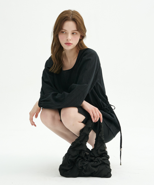 MICANE(ミケーネ)の「アリアストライプシャーリングブラウス(シャツ/ブラウス・レディース・ブラック/アイボリー・MEDIUM/LARGE/X-LARGE/SMALL)」の3枚目の写真