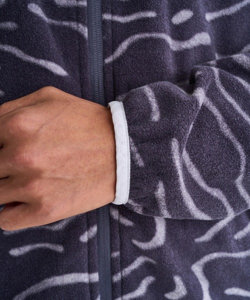 Quiksilver（クイックシルバー）の「Quiksilver メンズ NO DESTINATION FZ ジャケット アウター フリース/クイックシルバー総柄フルジップフリース（その他アウター・メンズ・グリーン系その他/パープル・MEDIUM）」の13枚目の写真