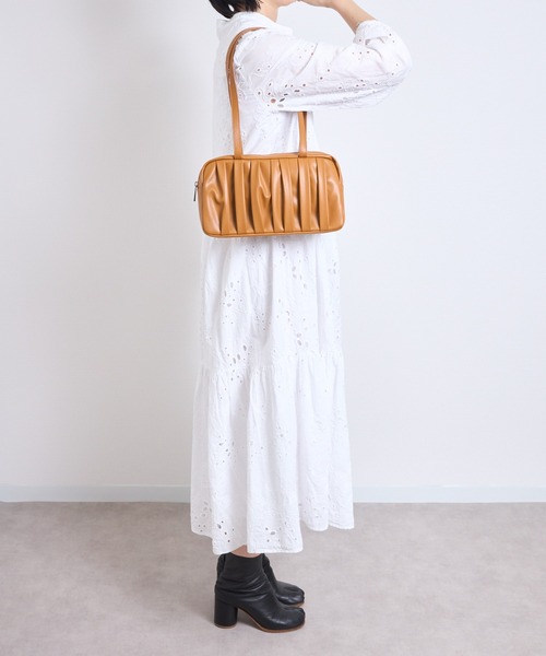 favori(ファヴォリ)の「EM : 合皮 ギャザー|アカシアボストン 220g(バックパック/リュック・レディース・キャメル・FREE)」の1枚目の写真