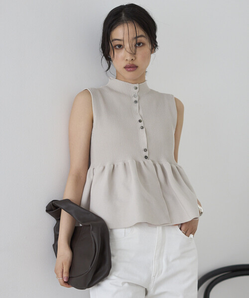 Firsthand（ファーストハンド）の「Firsthand/ファーストハンド ジャパンメイド ホールガーメント ペプラム ベスト（ベスト・レディース・ブラック/ベージュ/レッド・FREE）」の3枚目の写真