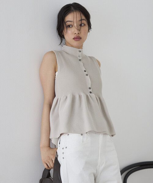 Firsthand(ファーストハンド)の「Firsthand/ファーストハンド ジャパンメイド ホールガーメント ペプラム ベスト(ベスト・レディース・ブラック/ベージュ/レッド・FREE)」の22枚目の写真