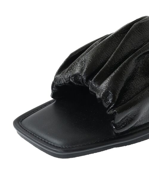 GARAGE OF GOOD CLOTHING(ガレージオブグッドクロージング)の「シャーリングフラットサンダル(サンダル・レディース・ブラック・S)」の15枚目の写真