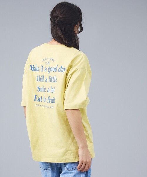 FRUIT OF THE LOOM（フルーツオブザルーム）の「【FRUIT OF THE LOOM/フルーツ・オブ・ザ・ルーム】バックロゴメッセージTシャツ/ユニセックス（Tシャツ/カットソー・メンズ・チャコールグレー/イエロー/ホワイト・M/L）」の3枚目の写真