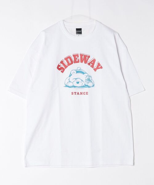 En serio TOKYO（エンソリオトーキョー）の「【SIDEWAYSTANCE】ダウナーベアカレッジロゴ半袖Tシャツ 70704（Tシャツ/カットソー・メンズ・ホワイト/ブラック/アッシュ・MEDIUM/SMALL/LARGE/X-LARGE）」の2枚目の写真