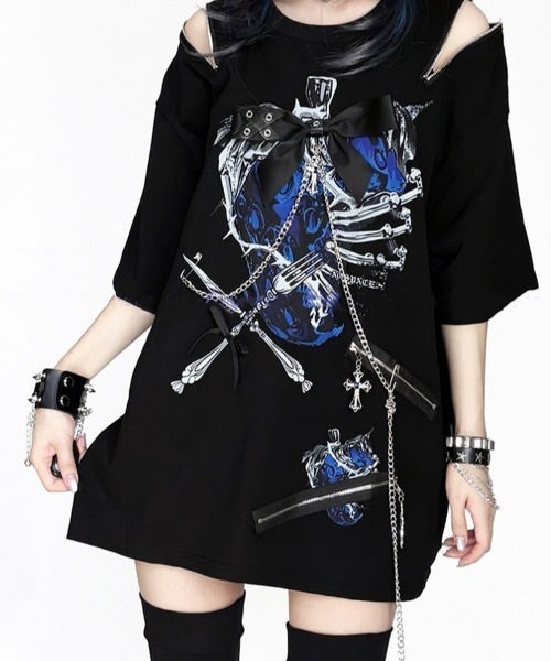 NOVESSEL(ノベセル)の「『AOSPACE/アオスペース』ショルダーZIPイチゴプリントTシャツ(Tシャツ/カットソー・レディース・ブラック×ブルー/ブラック×グレー・FREE)」の2枚目の写真