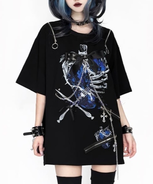 NOVESSEL(ノベセル)の「『AOSPACE/アオスペース』ショルダーZIPイチゴプリントTシャツ(Tシャツ/カットソー・レディース・ブラック×ブルー/ブラック×グレー・FREE)」の4枚目の写真