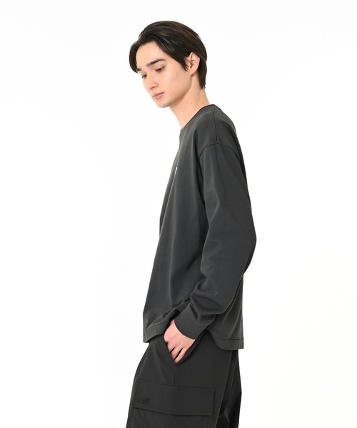 NEW BALANCE(ニューバランス)の「エンブロイダリードNBロングスリーブTシャツ(Tシャツ/カットソー・メンズ・オフホワイト/ダークブラック・SMALL/MEDIUM/LARGE/X-LARGE/XX-LARGE)」の13枚目の写真