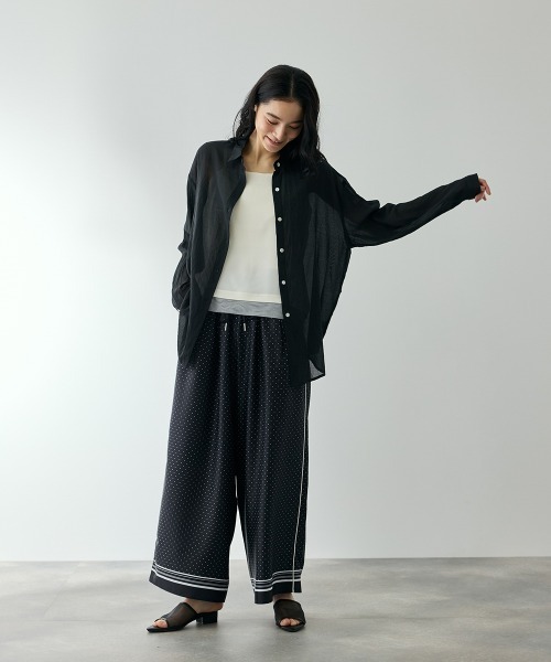 QUEENS COURT（クイーンズコート）の「リネニーヴェールステンカラーブラウス（シャツ/ブラウス・レディース・ブラック/ライトグレー/アイボリー・M）」の9枚目の写真