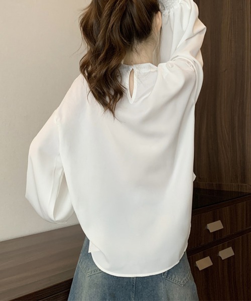 ONEP STAR(ワンピスター)の「スモッキング袖バックボタンブラウス(シャツ/ブラウス・レディース・ホワイト/ブラック/ベージュ/ブラウン・MEDIUM/LARGE/X-LARGE)」の9枚目の写真