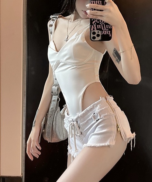 Ritzy(リッツィー)の「フリンジレースアップデニムショーツ(デニムパンツ・レディース・ホワイト/ブラック・M/S/L)」の2枚目の写真