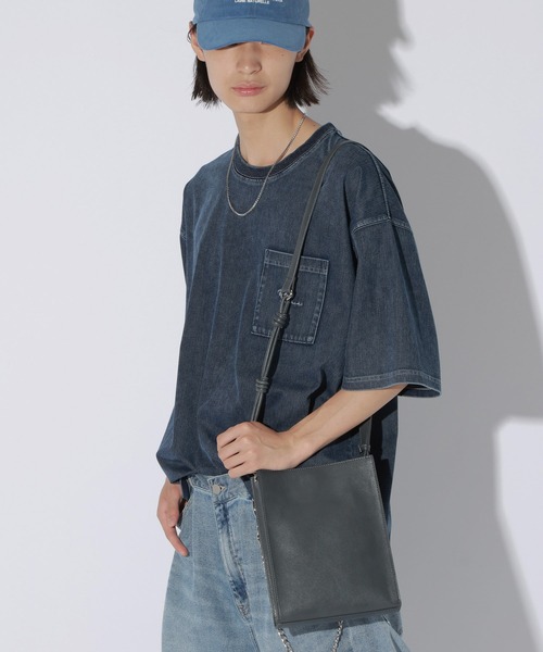 LAKOLE(ラコレ)の「フェイクレザーポケットメタルショルダーバッグ / 808339(ショルダーバッグ・メンズ・ブラック/グレー・FREE)」の1枚目の写真
