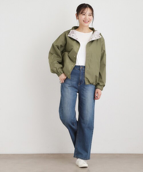LAURA ASHLEY（ローラアシュレイ）の「【大人気!収納用トートバッグ付き】ペニーウェル グローヴ柄 ショート レインコート（その他アウター・レディース・カーキ系/ベージュ系その他3/ブルー系その他2・00）」の6枚目の写真
