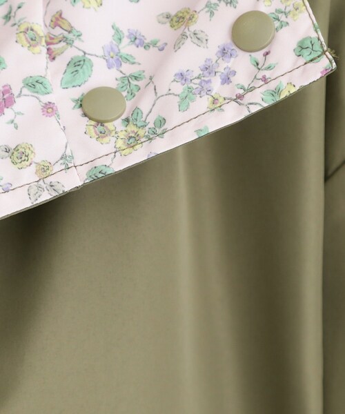 LAURA ASHLEY（ローラアシュレイ）の「【大人気!収納用トートバッグ付き】ペニーウェル グローヴ柄 ショート レインコート（その他アウター・レディース・カーキ系/ベージュ系その他3/ブルー系その他2・00）」の8枚目の写真