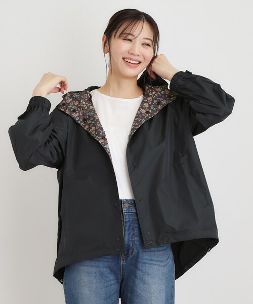 LAURA ASHLEY（ローラアシュレイ）の「【大人気!収納用トートバッグ付き】ペニーウェル グローヴ柄 ショート レインコート（その他アウター・レディース・カーキ系/ベージュ系その他3/ブルー系その他2・00）」の16枚目の写真