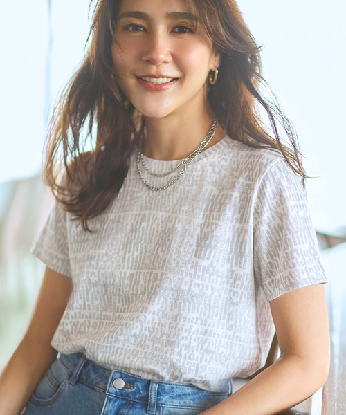 DoCLASSE( ドゥクラッセ)の「綿スラブ・総柄Tシャツ(Tシャツ/カットソー・レディース・グレイッシュベージュ/グレー/シルバー系その他/ブラック/グリーン/ホワイト×シルバー/ライトイエロー/ブラック系その他/ブラウン/ブルー/ホワイト×ブラック/その他/サックスブルー/ブルー系その他・3L/S/LL/L/M/XXL/XL)」の13枚目の写真