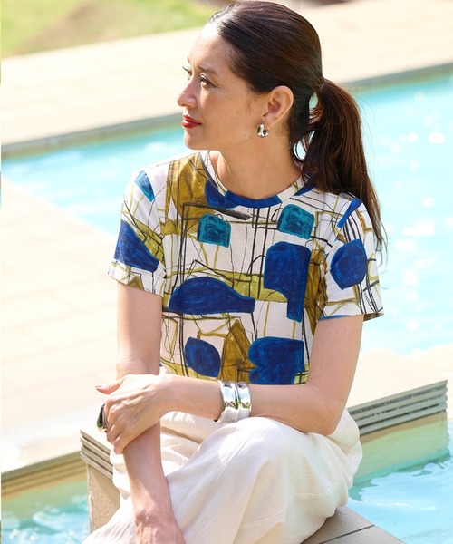 DoCLASSE( ドゥクラッセ)の「綿スラブ・総柄Tシャツ(Tシャツ/カットソー・レディース・グレイッシュベージュ/グレー/シルバー系その他/ブラック/グリーン/ホワイト×シルバー/ライトイエロー/ブラック系その他/ブラウン/ブルー/ホワイト×ブラック/その他/サックスブルー/ブルー系その他・3L/S/LL/L/M/XXL/XL)」の11枚目の写真