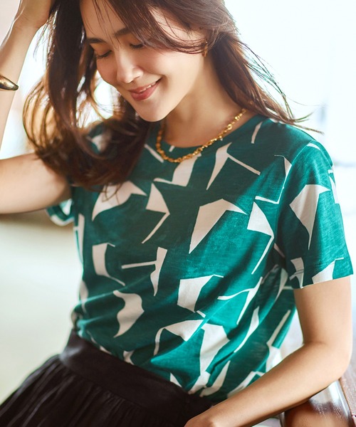 DoCLASSE( ドゥクラッセ)の「綿スラブ・総柄Tシャツ(Tシャツ/カットソー・レディース・グレイッシュベージュ/グレー/シルバー系その他/ブラック/グリーン/ホワイト×シルバー/ライトイエロー/ブラック系その他/ブラウン/ブルー/ホワイト×ブラック/その他/サックスブルー/ブルー系その他・3L/S/LL/L/M/XXL/XL)」の9枚目の写真