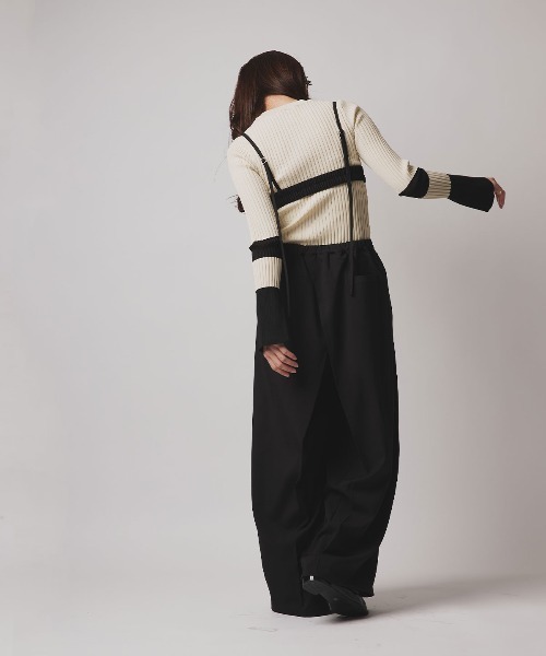 W:Huku(フーク)の「バイカラー 切り替え スリット リブ ニット トップス / Two-Tone Color-Blocked Slit Ribbed Knit Top(ニット/セーター・レディース・ブラウン/グレー/ブラック・FREE)」の5枚目の写真