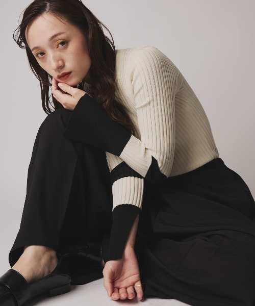 W:Huku(フーク)の「バイカラー 切り替え スリット リブ ニット トップス / Two-Tone Color-Blocked Slit Ribbed Knit Top(ニット/セーター・レディース・ブラウン/グレー/ブラック・FREE)」の9枚目の写真