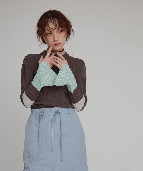 W:Huku(フーク)の「バイカラー 切り替え スリット リブ ニット トップス / Two-Tone Color-Blocked Slit Ribbed Knit Top(ニット/セーター・レディース・ブラウン/グレー/ブラック・FREE)」の10枚目の写真