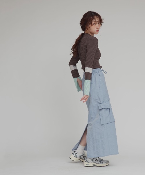 W:Huku(フーク)の「バイカラー 切り替え スリット リブ ニット トップス / Two-Tone Color-Blocked Slit Ribbed Knit Top(ニット/セーター・レディース・ブラウン/グレー/ブラック・FREE)」の15枚目の写真