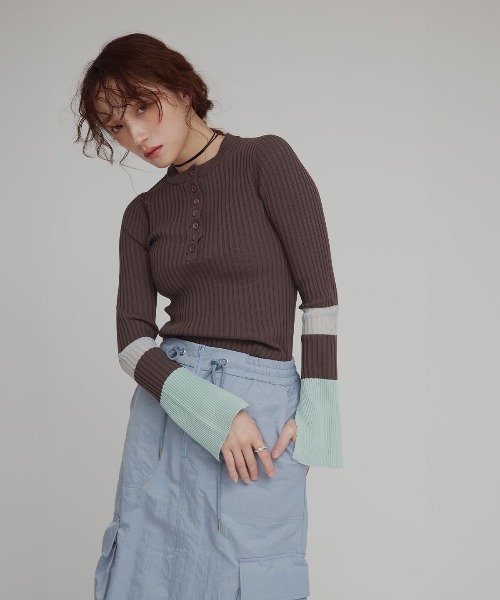 W:Huku(フーク)の「バイカラー 切り替え スリット リブ ニット トップス / Two-Tone Color-Blocked Slit Ribbed Knit Top(ニット/セーター・レディース・ブラウン/グレー/ブラック・FREE)」の22枚目の写真