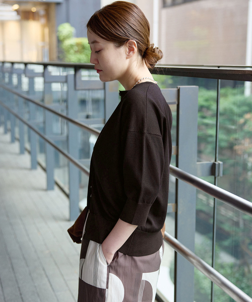 IENA(イエナ)の「《新色あり/追加6》LEVITAクルーカーディガン(カーディガン/ボレロ・レディース・グリーン/ピンク/ブラウン/アイボリー・FREE)」の17枚目の写真