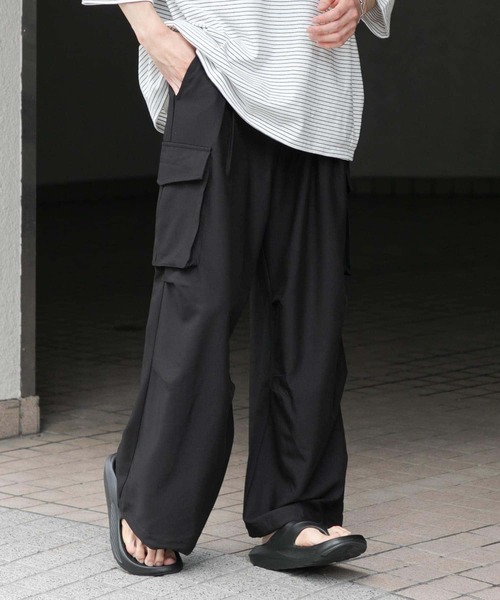 SENSE OF PLACE by URBAN RESEARCH（センスオブプレイスバイアーバンリサーチ）の「【ユニセックス】ワイドカーゴパンツ（その他パンツ・メンズ・ブラウン/チャコールグレー/ブラック/オリーブ・X-SMALL/SMALL/MEDIUM/LARGE）」の2枚目の写真