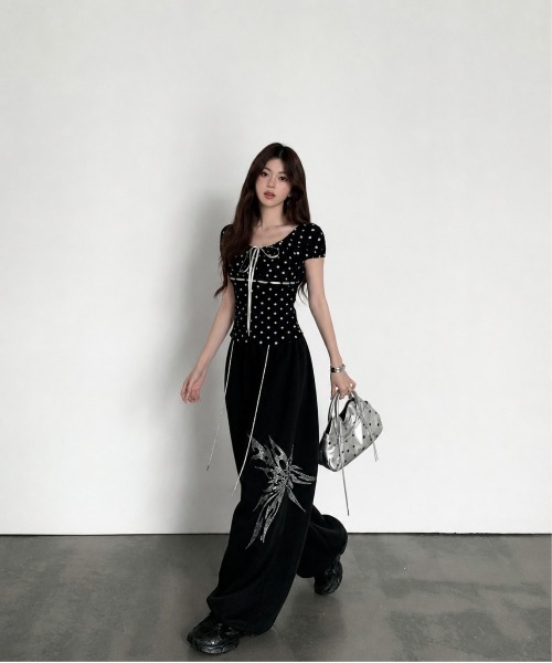 VEILA(ヴェイラ)の「ドット柄リボンレースアップミニハンドバッグ(ハンドバッグ・レディース・ブラック/シルバー・フリー)」の3枚目の写真