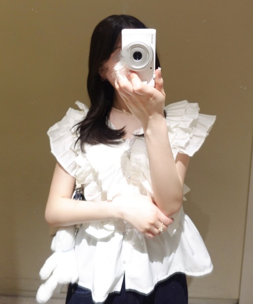 ALLuRing ChaRm（アリュリングチャーム）の「【ALLuRing ChaRm ×139621a】Pleated Ruffle Peplum Blouse / プリーツフリルペプラムブラウス（シャツ/ブラウス・レディース・ホワイト・FREE）」の4枚目の写真