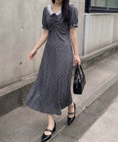 Jasmine Grandiflorum(ジャスミングランディフローラム)の「【Jasmine】レース襟ドット柄パフスリーブワンピース(ワンピース・レディース・グレー・FREE)」の2枚目の写真