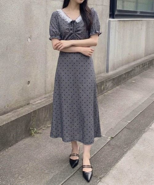 Jasmine Grandiflorum(ジャスミングランディフローラム)の「【Jasmine】レース襟ドット柄パフスリーブワンピース(ワンピース・レディース・グレー・FREE)」の3枚目の写真