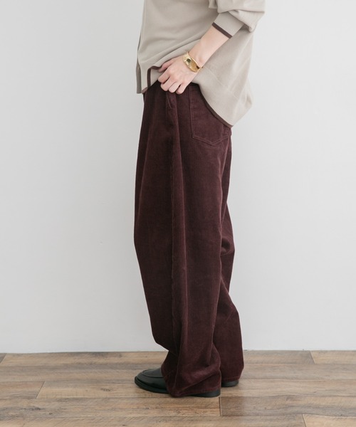 ITEMS URBANRESEARCH(アイテムズ アーバンリサーチ)の「コーデュロイバレルパンツ(その他パンツ・レディース・チャコールグレー/ホワイト系その他/レッド系その他・FREE)」の17枚目の写真