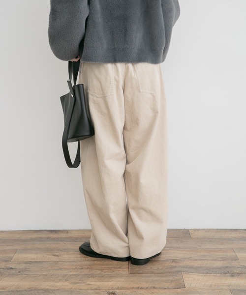 ITEMS URBANRESEARCH(アイテムズ アーバンリサーチ)の「コーデュロイバレルパンツ(その他パンツ・レディース・チャコールグレー/ホワイト系その他/レッド系その他・FREE)」の5枚目の写真