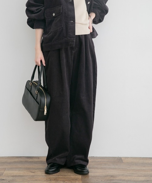 ITEMS URBANRESEARCH(アイテムズ アーバンリサーチ)の「コーデュロイバレルパンツ(その他パンツ・レディース・チャコールグレー/ホワイト系その他/レッド系その他・FREE)」の10枚目の写真