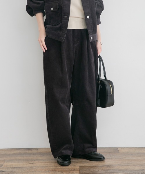 ITEMS URBANRESEARCH(アイテムズ アーバンリサーチ)の「コーデュロイバレルパンツ(その他パンツ・レディース・チャコールグレー/ホワイト系その他/レッド系その他・FREE)」の11枚目の写真