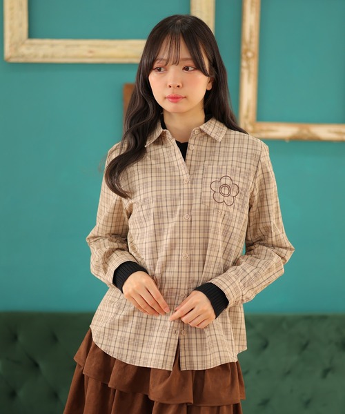 MARY QUANT(マリークワント)の「デイジーパッチポケット ブラウス(シャツ/ブラウス・レディース・ベージュ/ブルー/ホワイト/ブラック・M)」の3枚目の写真