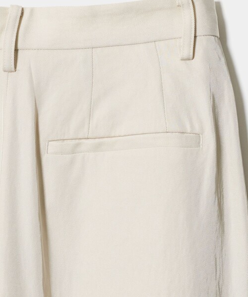 BEAUTY&YOUTH UNITED ARROWS（ビューティーアンドユースユナイテッドアローズ）の「アセテート 2タック ワイドストレートパンツ ウォッシャブル/オフホワイト（その他パンツ・レディース・オフホワイト・XS/S/M）」の5枚目の写真