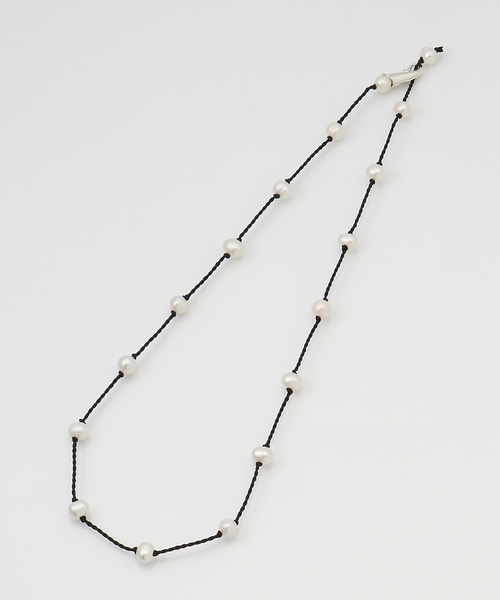JOURNAL STANDARD（ジャーナルスタンダード）の「【TEINTE/タント】CALLA WHITE PEARL CORD NECKLACE（ネックレス・レディース・ブラック・FREE）」の7枚目の写真