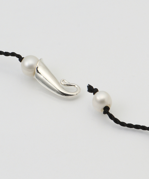 JOURNAL STANDARD（ジャーナルスタンダード）の「【TEINTE/タント】CALLA WHITE PEARL CORD NECKLACE（ネックレス・レディース・ブラック・FREE）」の9枚目の写真