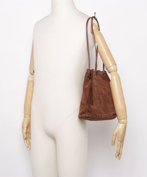 ROSE BUD(ローズバッド)の「MILLELA FIRENZE/STUDS DRAWSTRING BAG(ショルダーバッグ・レディース・ブラウン/ブラック・ONE SIZE)」の12枚目の写真