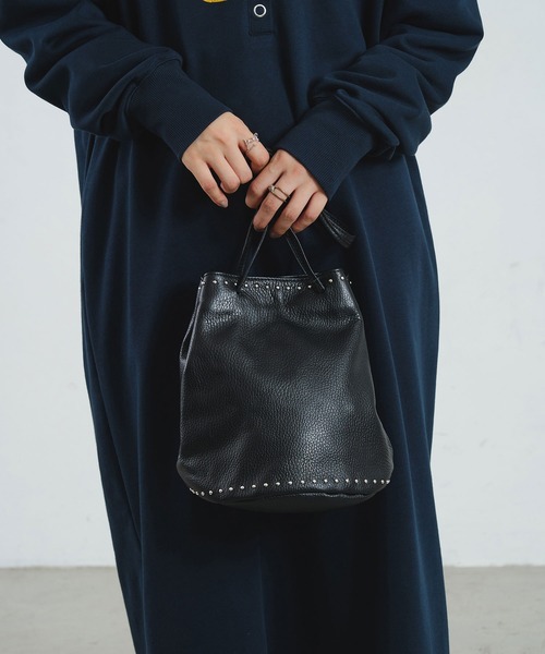 ROSE BUD(ローズバッド)の「MILLELA FIRENZE/STUDS DRAWSTRING BAG(ショルダーバッグ・レディース・ブラウン/ブラック・ONE SIZE)」の9枚目の写真