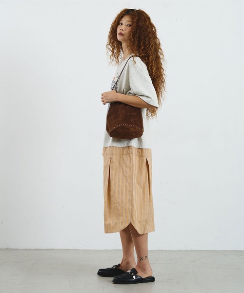 ROSE BUD(ローズバッド)の「MILLELA FIRENZE/STUDS DRAWSTRING BAG(ショルダーバッグ・レディース・ブラウン/ブラック・ONE SIZE)」の11枚目の写真