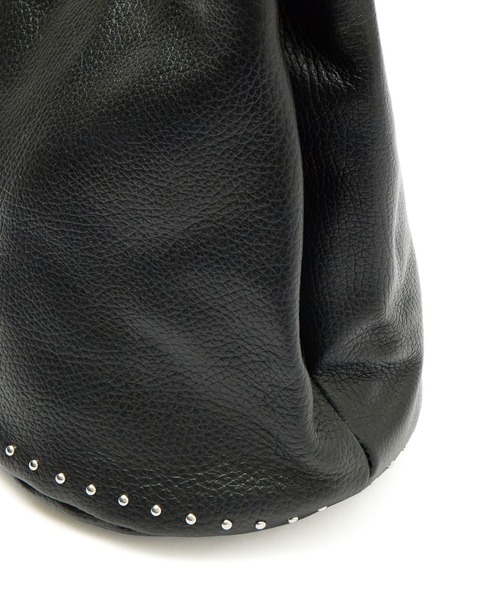 ROSE BUD(ローズバッド)の「MILLELA FIRENZE/STUDS DRAWSTRING BAG(ショルダーバッグ・レディース・ブラウン/ブラック・ONE SIZE)」の5枚目の写真